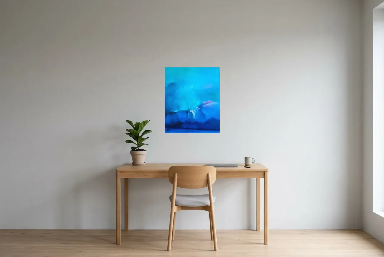 Tableau Abstrait Bleu 184 “Abysse”, peinture originale à l'huile par Régine Gardan, 50 × 60 cm, tableau bleu accroché dans un bureau