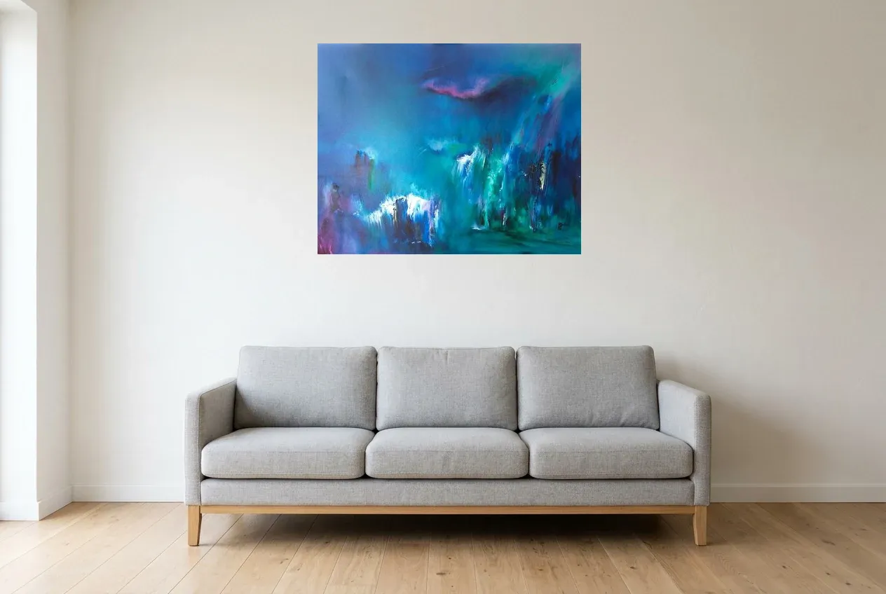 Tableau Abstrait Bleu 20 “Cascade”, peinture originale à l'huile par Régine Gardan, 91 × 73 cm, tableau bleu accroché dans un salon
