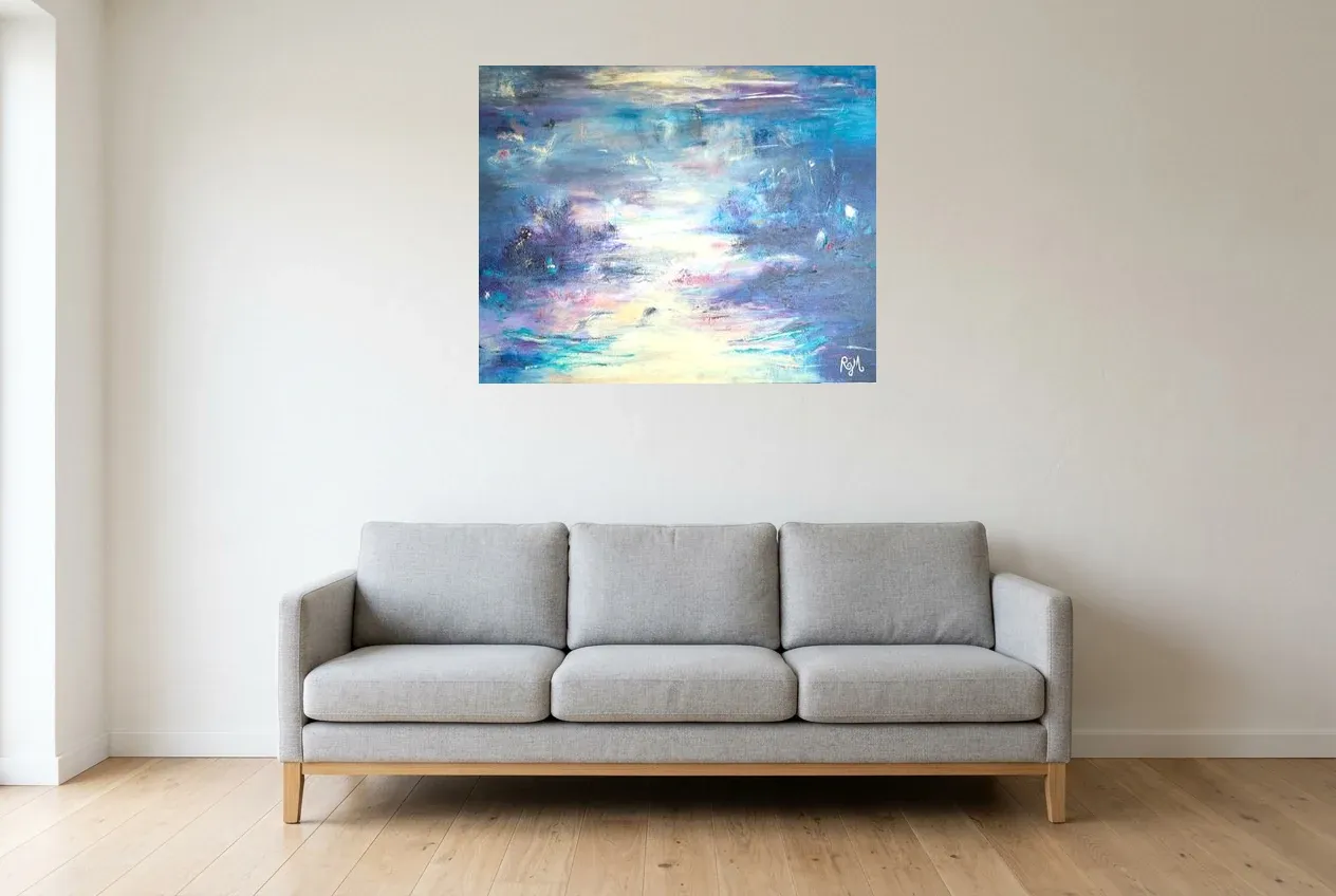Tableau Abstrait Bleu 202 “Renaissance”, peinture originale à l'huile par Régine Gardan, 91 × 73 cm, tableau bleu accroché dans un salon