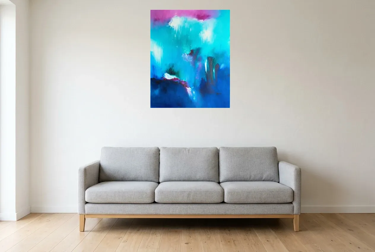 Tableau Abstrait Bleu 214 “Douceur”, peinture originale à l'huile par Régine Gardan, 65 × 80 cm, tableau bleu accroché dans un salon