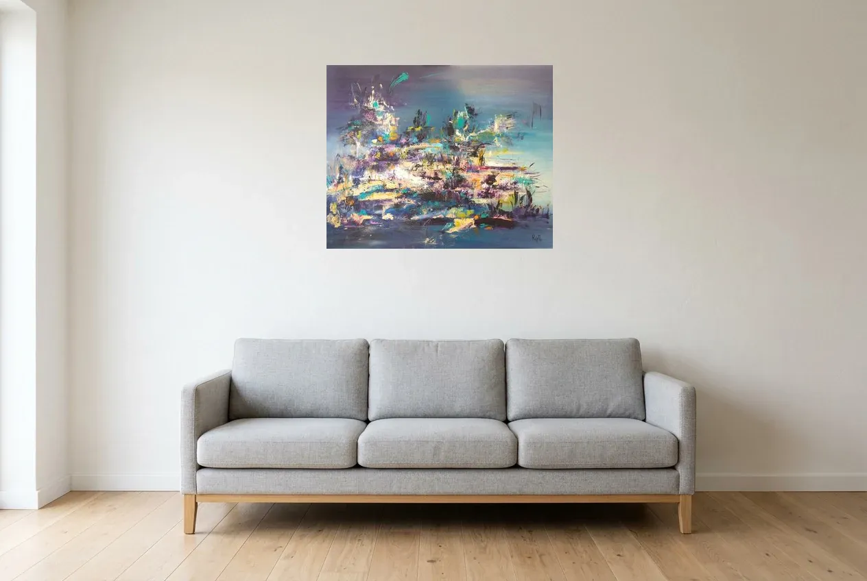 Tableau Abstrait Bleu 42 “Reflets d’Étoiles”, peinture originale à l'huile par Régine Gardan, 80 × 65 cm, tableau bleu accroché dans un salon