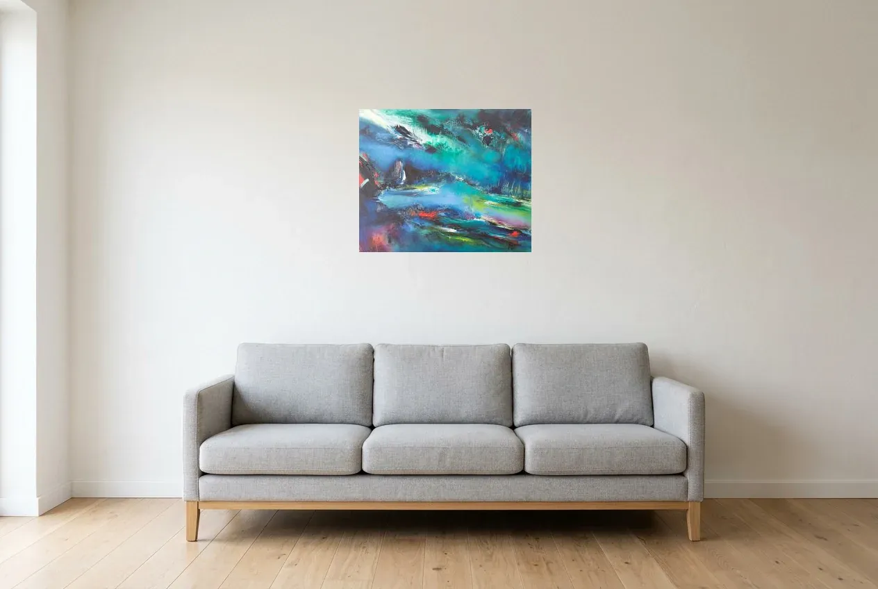 Tableau Abstrait Bleu 59 “Lac Paisible”, peinture originale à l'huile par Régine Gardan, 60 × 50 cm, tableau bleu accroché dans un salon