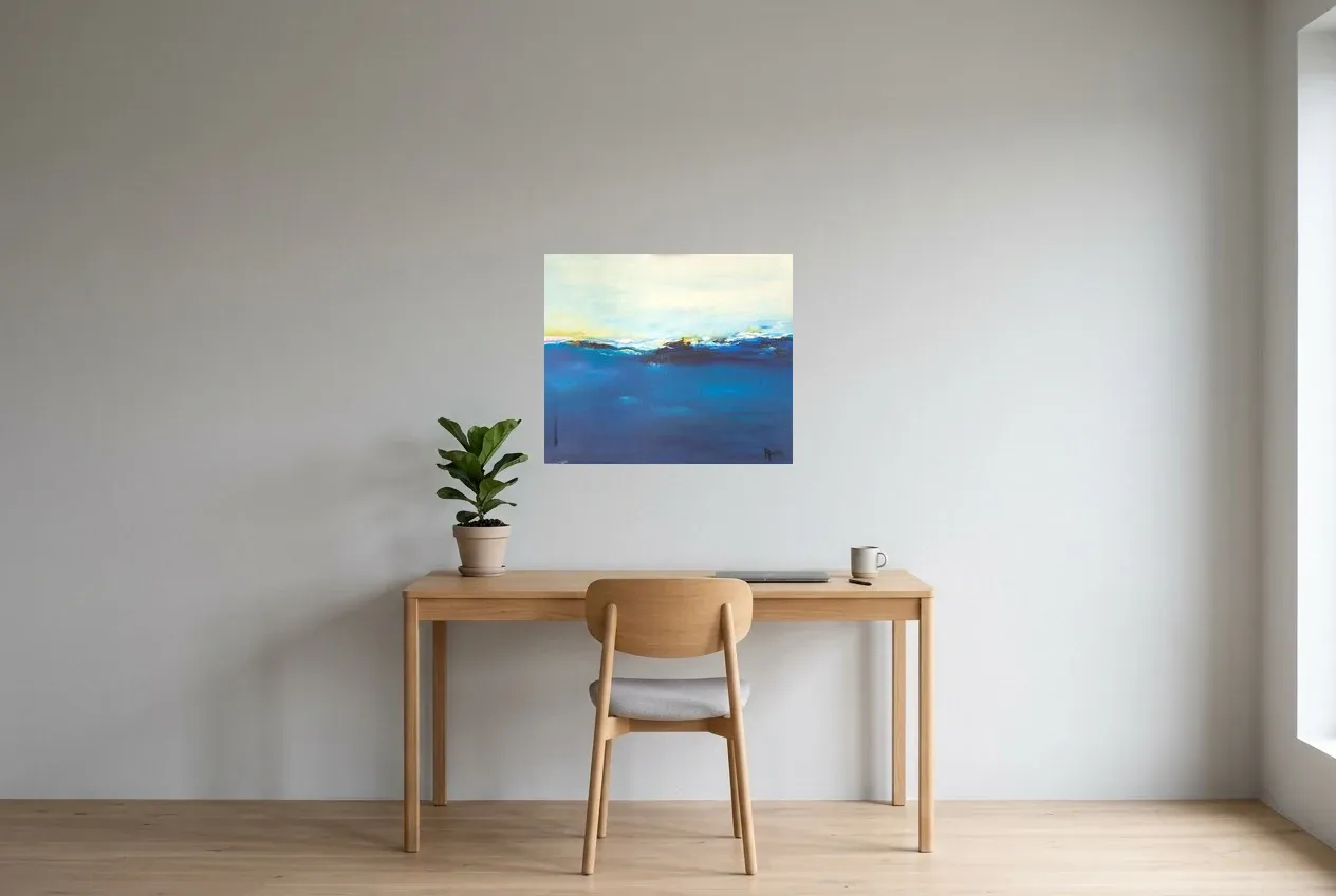 Tableau Abstrait Bleu 78 “Vague Douce”, peinture originale à l'huile par Régine Gardan, 65 × 55 cm, tableau bleu accroché dans un bureau