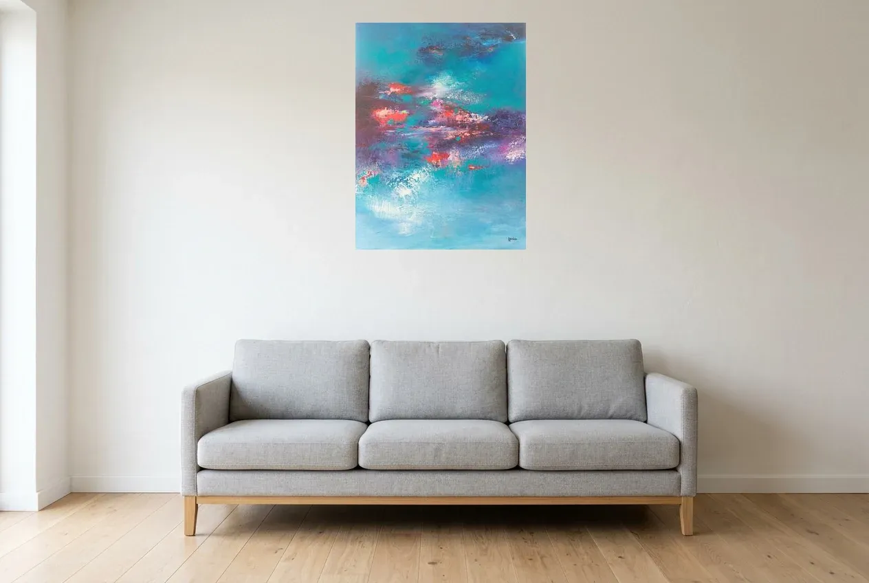 Tableau Abstrait Bleu 93 “Fleuve Chaleureux”, peinture originale à l'huile par Régine Gardan, 60 × 80 cm, tableau bleu accroché dans un salon