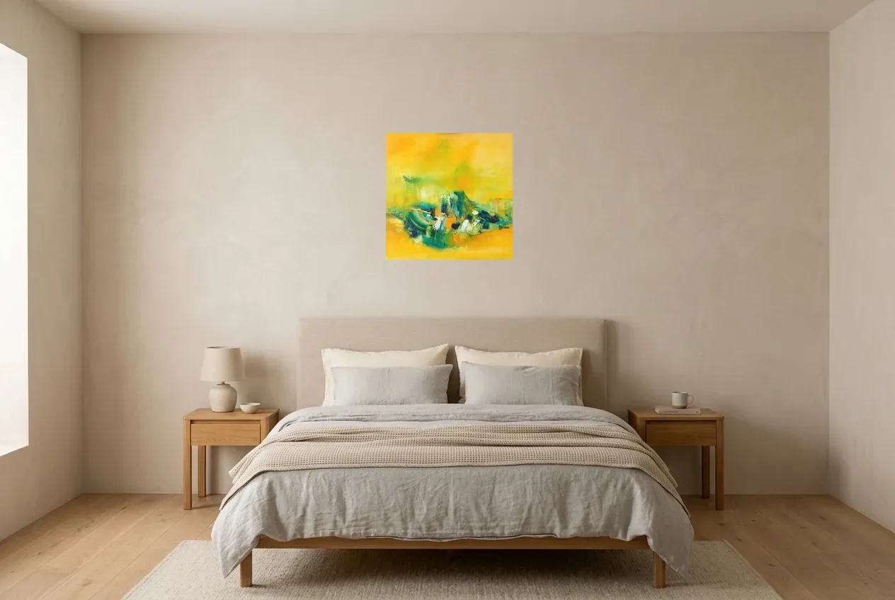 Tableau Abstrait Jaune 111 “Oasis”, peinture originale à l'huile par Régine Gardan, 50 × 50 cm, tableau jaune accroché dans une chambre