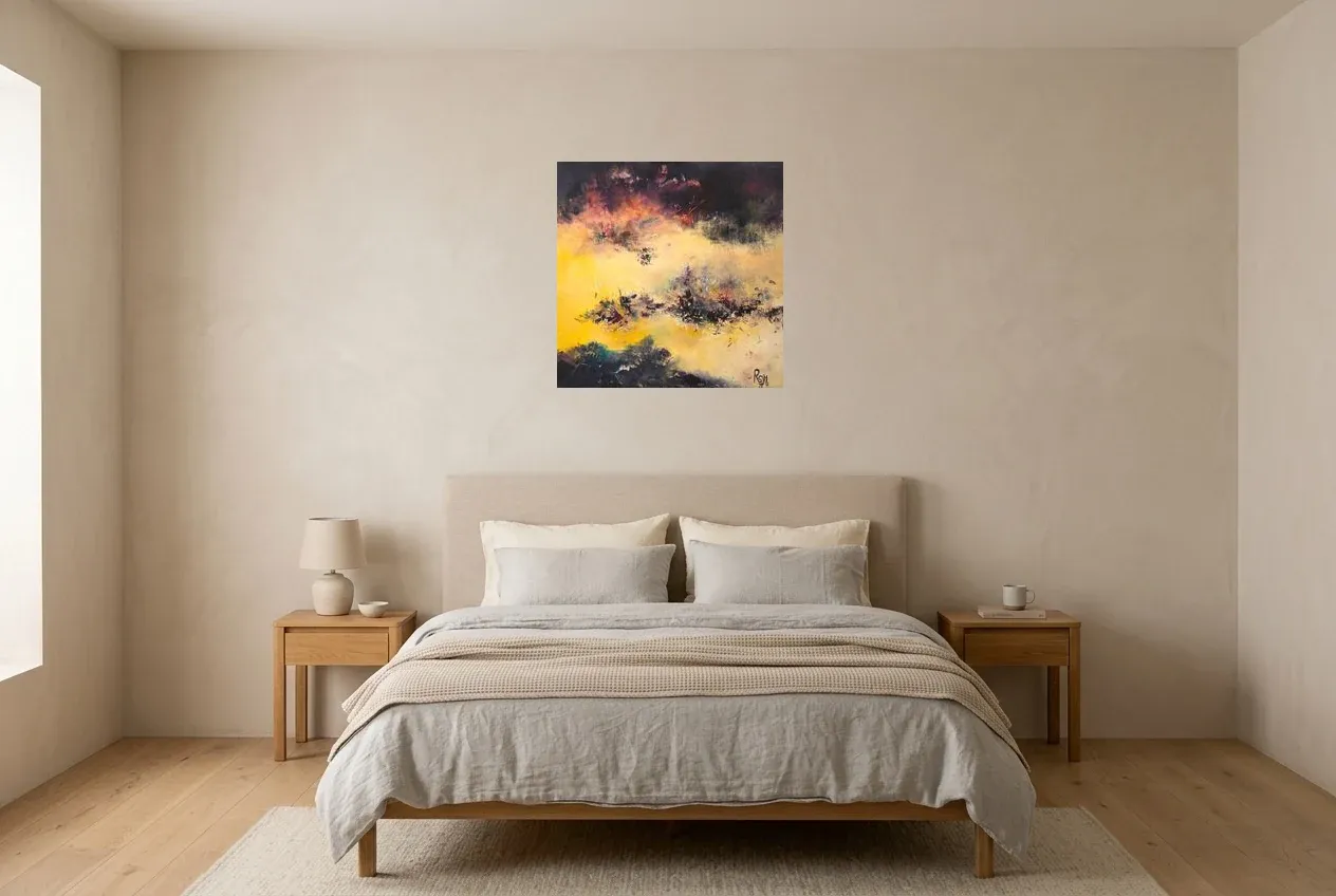 Tableau Abstrait Jaune 13 “El Dorado”, peinture originale à l'huile par Régine Gardan, 60 × 60 cm, tableau jaune accroché dans une chambre