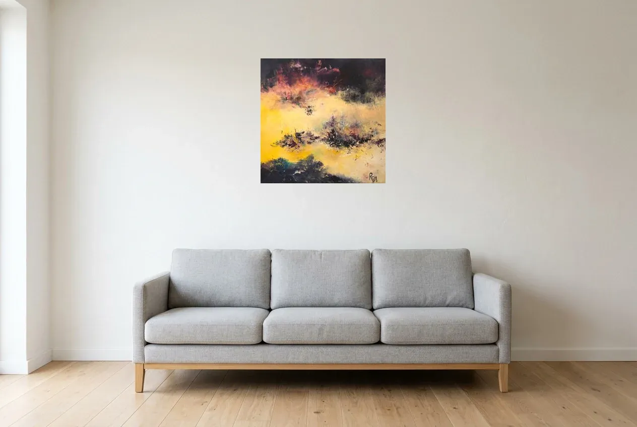 Tableau Abstrait Jaune 13 “El Dorado”, peinture originale à l'huile par Régine Gardan, 60 × 60 cm, tableau jaune accroché dans un salon