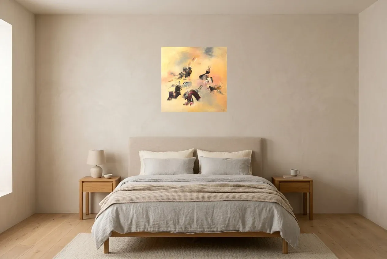 Tableau Abstrait Jaune 16 “Danse Celeste”, peinture originale à l'huile par Régine Gardan, 60 × 60 cm, tableau jaune accroché dans une chambre