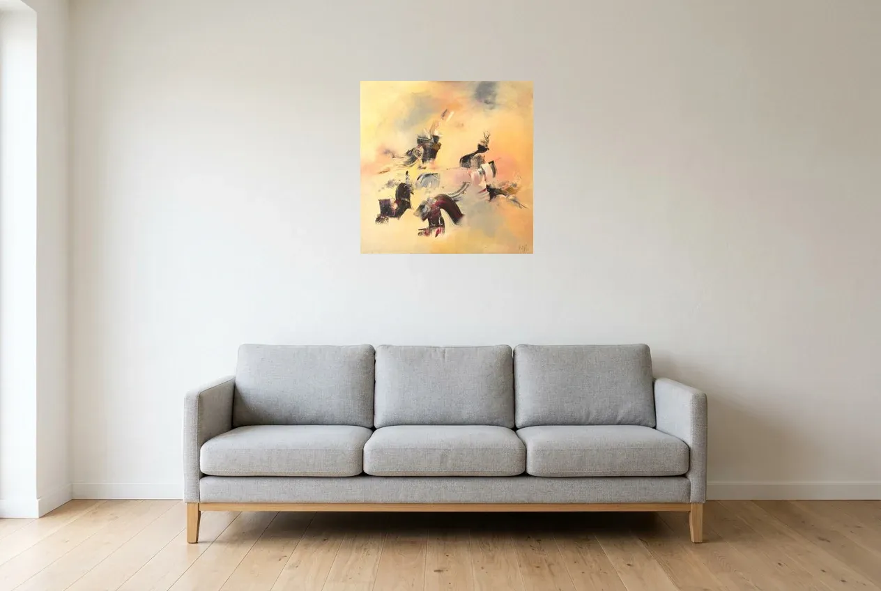 Tableau Abstrait Jaune 16 “Danse Celeste”, peinture originale à l'huile par Régine Gardan, 60 × 60 cm, tableau jaune accroché dans un salon