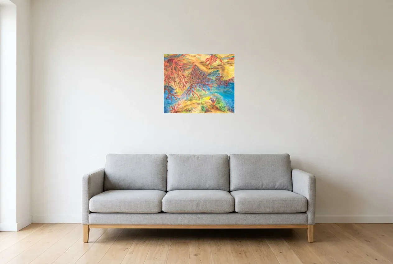 Tableau Abstrait Jaune 181 “Grande Barrière De Corail”, peinture originale à l'huile par Régine Gardan, 55 × 46 cm, tableau jaune accroché dans un salon