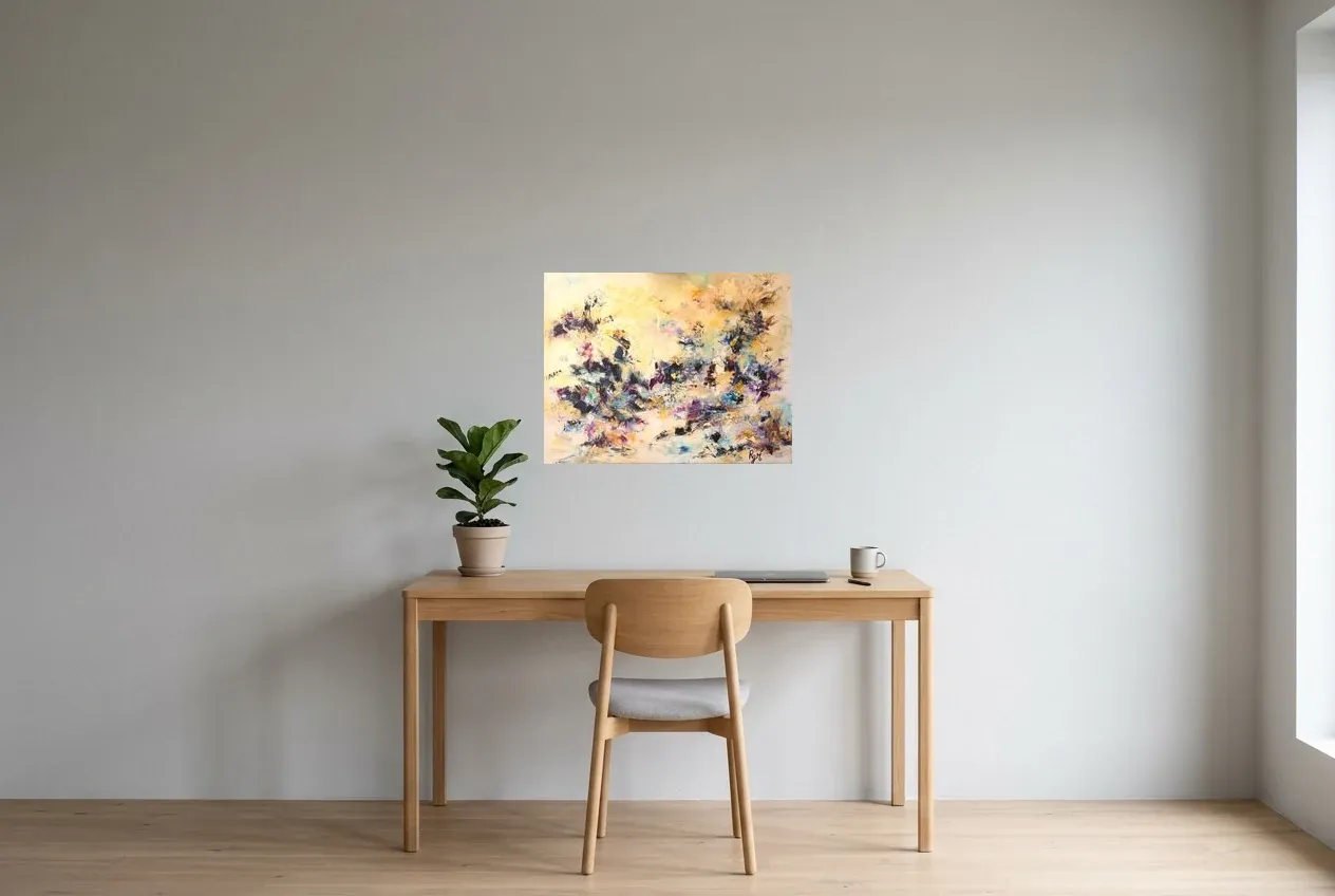 Tableau Abstrait Jaune 34 “Obsidienne”, peinture originale à l'huile par Régine Gardan, 65 × 50 cm, tableau jaune accroché dans un bureau