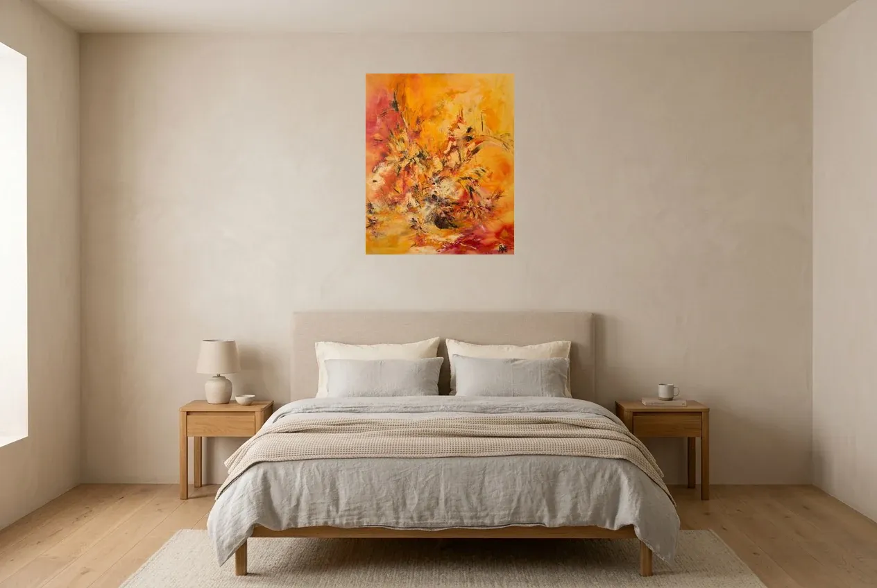 Tableau Abstrait Jaune 48 “Dragon”, peinture originale à l'huile par Régine Gardan, 60 × 73 cm, tableau jaune accroché dans une chambre