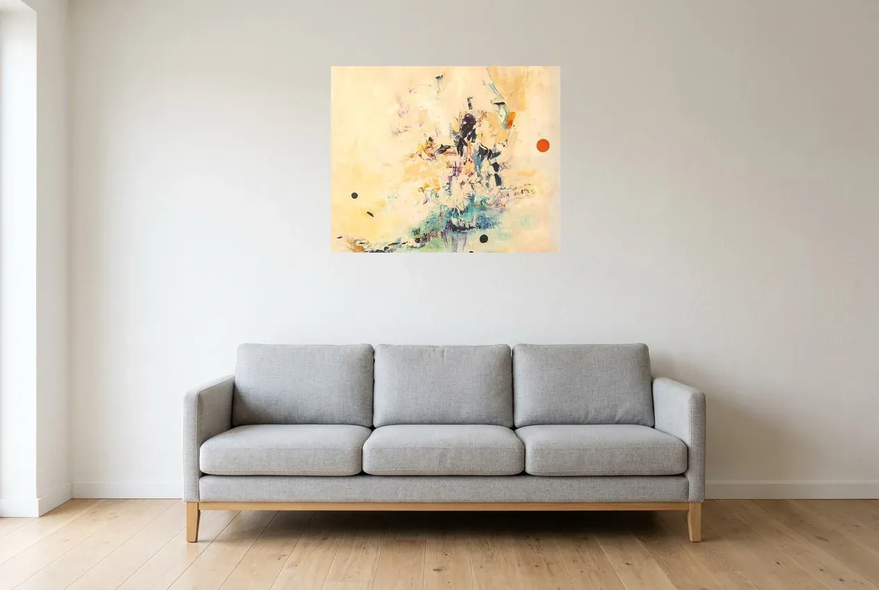 Tableau Abstrait Jaune 56 “Colombe”, peinture originale à l'huile par Régine Gardan, 80 × 65 cm, tableau jaune accroché dans un salon