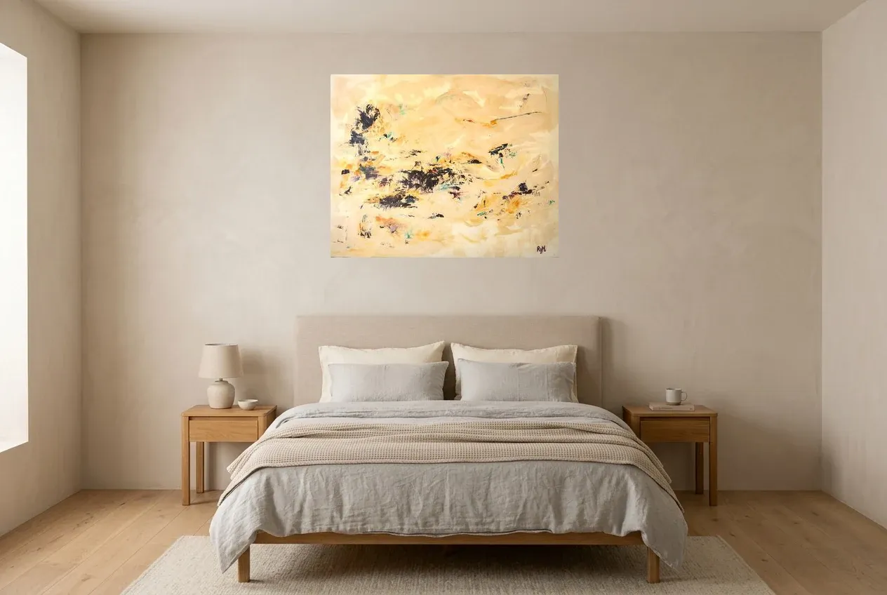 Tableau Abstrait Jaune 8 “Mirage”, peinture originale à l'huile par Régine Gardan, 91 × 73 cm, tableau jaune accroché dans une chambre