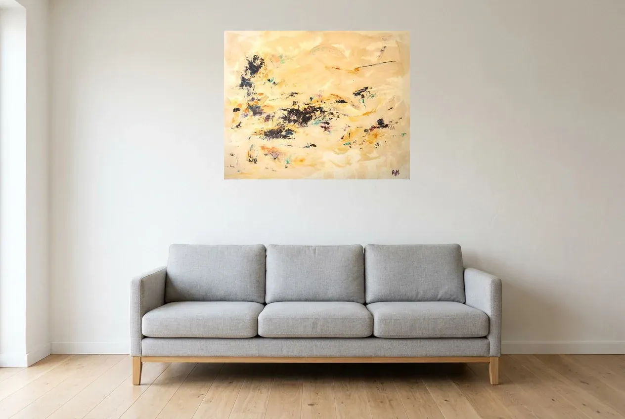 Tableau Abstrait Jaune 8 “Mirage”, peinture originale à l'huile par Régine Gardan, 91 × 73 cm, tableau jaune accroché dans un salon