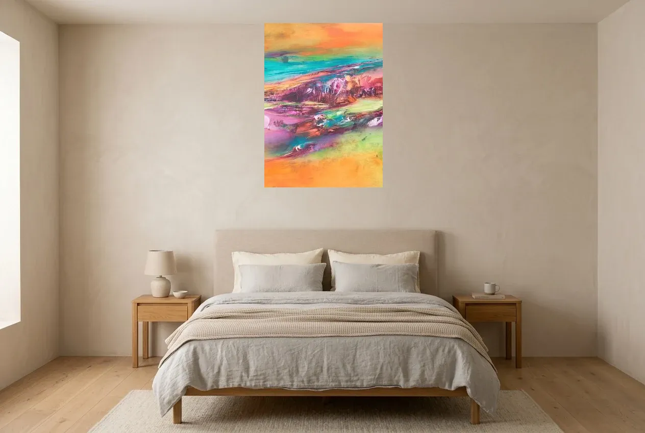 Tableau Abstrait Multicolore 116 “Montagne Des 7 Couleurs”, peinture originale à l'huile par Régine Gardan, 65 × 90 cm, tableau multicolore accroché dans une chambre