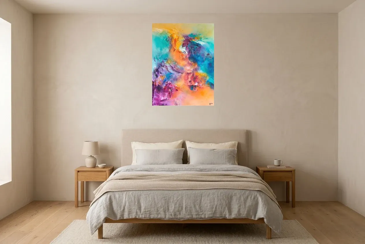 Tableau Abstrait Multicolore 221 “Nirvana”, peinture originale à l'huile par Régine Gardan, 60 × 80 cm, tableau multicolore accroché dans une chambre