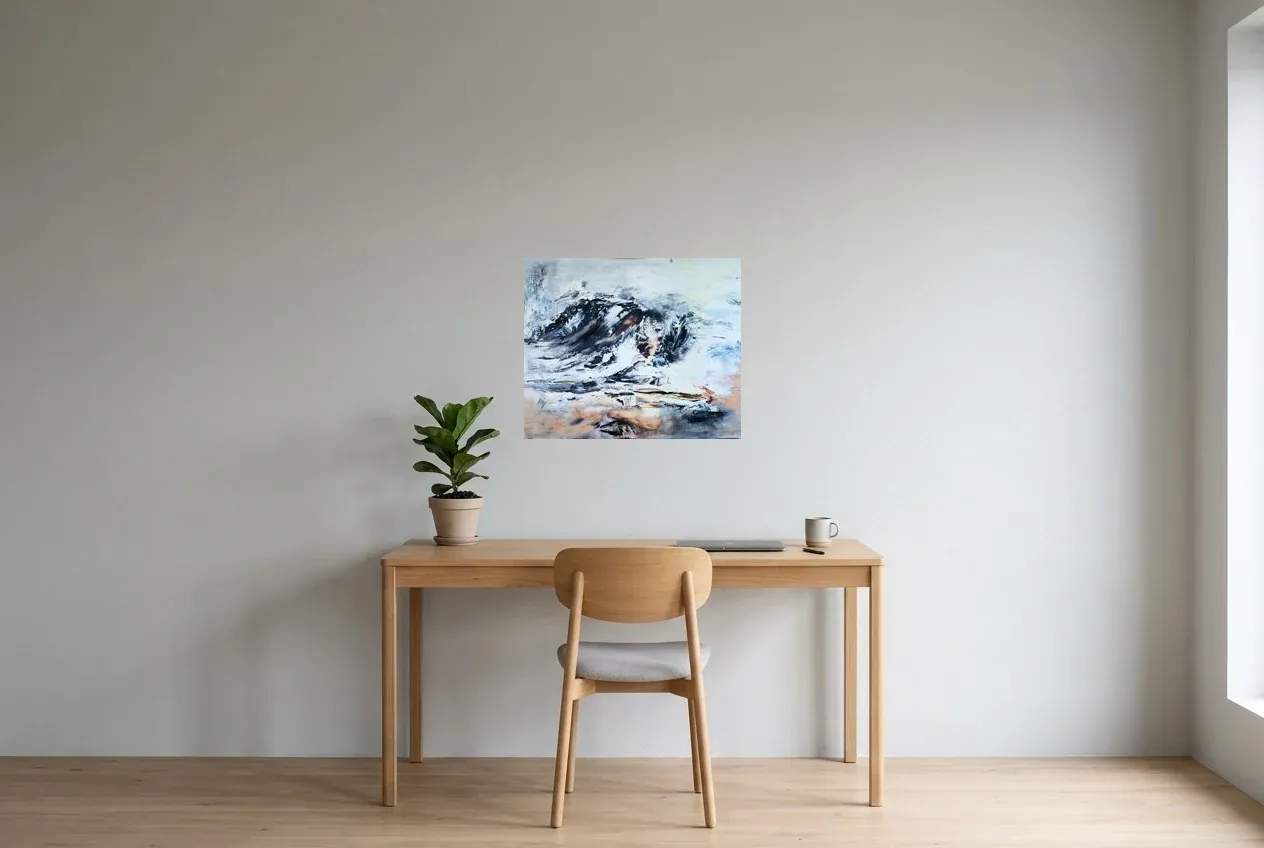 Tableau Abstrait Noir 141 “Antarctique”, peinture originale à l'huile par Régine Gardan, 60 × 50 cm, tableau noir accroché dans un bureau