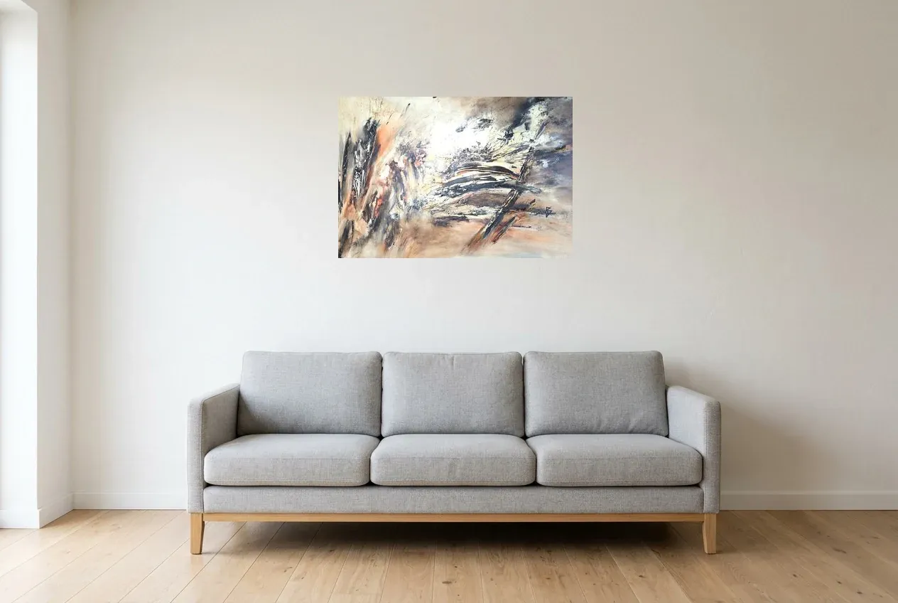 Tableau Abstrait Noir 155 “Distorsion”, peinture originale à l'huile par Régine Gardan, 80 × 55 cm, tableau noir accroché dans un salon