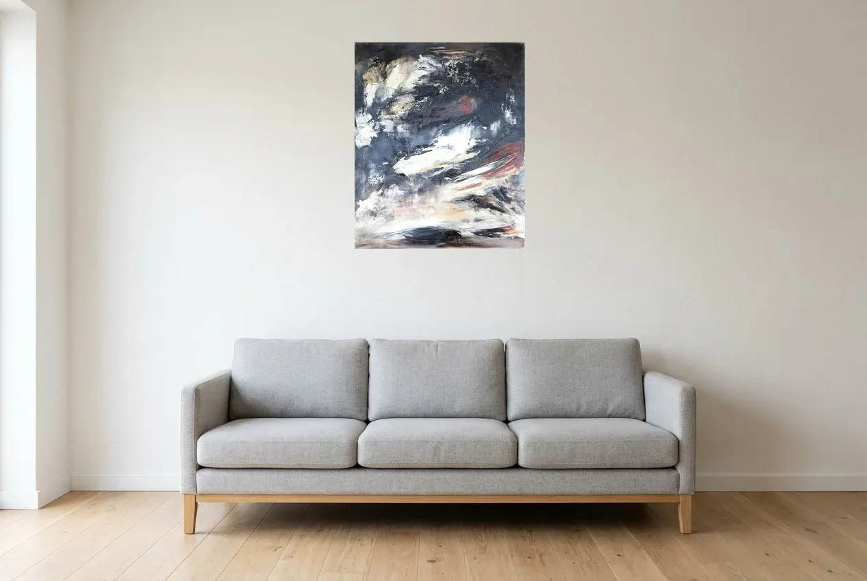 Tableau Abstrait Noir 167 “Mer De Glace”, peinture originale à l'huile par Régine Gardan, 60 × 73 cm, tableau noir accroché dans un salon