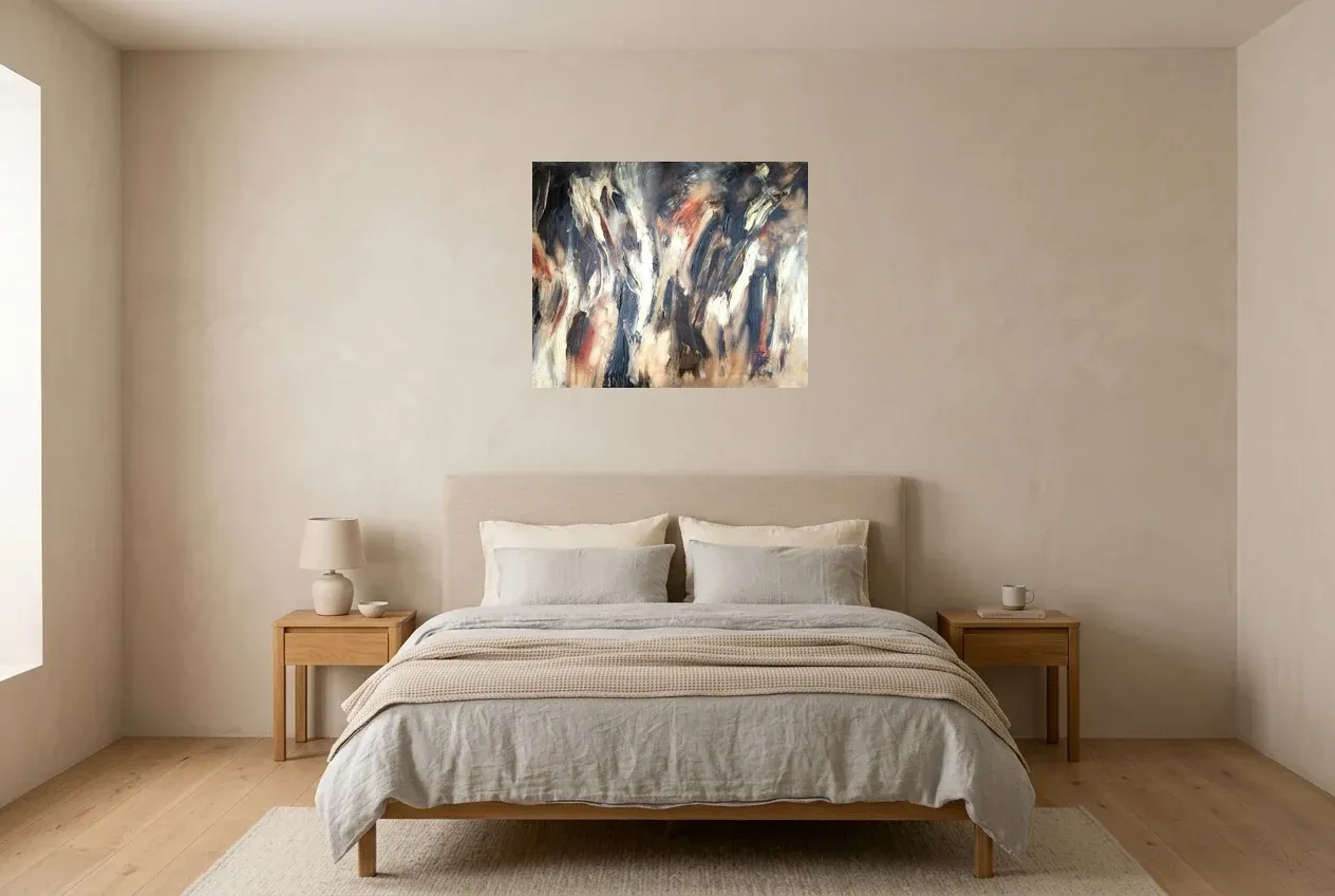 Tableau Abstrait Noir 168 “Paradoxe”, peinture originale à l'huile par Régine Gardan, 73 × 60 cm, tableau noir accroché dans une chambre