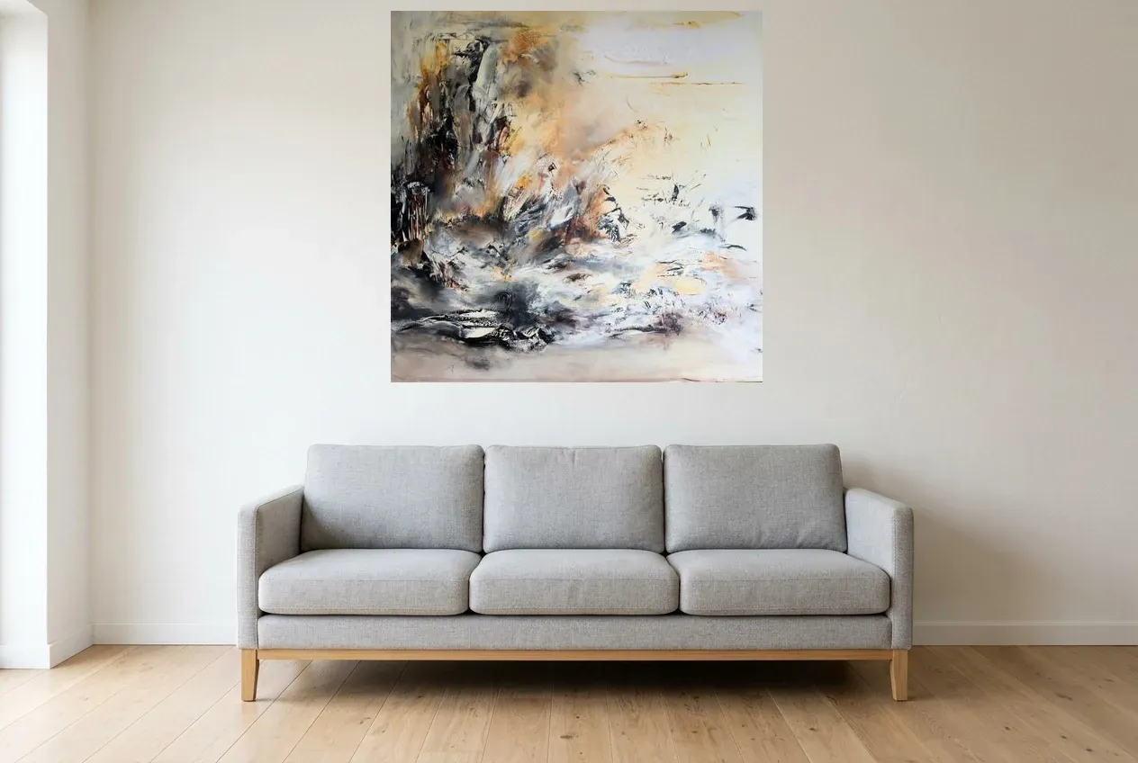 Tableau Abstrait Jaune 240 “Ambition”, peinture originale à l'huile par Régine Gardan, 100 × 100 cm, tableau jaune accroché dans un salon
