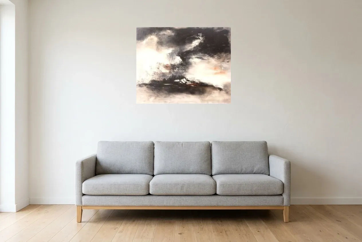Tableau Abstrait Noir 71 “Ombre Portée”, peinture originale à l'huile par Régine Gardan, 80 × 65 cm, tableau noir accroché dans un salon