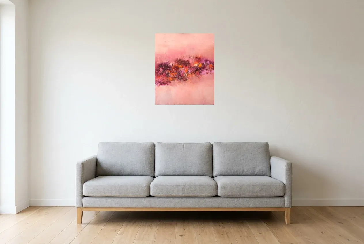 Tableau Abstrait Rose 11 “Fleurs de Rose”, peinture originale à l'huile par Régine Gardan, 50 × 60 cm, tableau rose accroché dans un salon