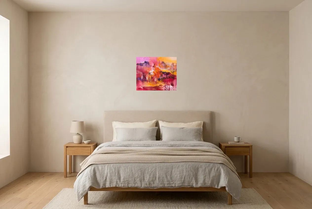 Tableau Abstrait Rose 114 “île Matinale”, peinture originale à l'huile par Régine Gardan, 46 × 38 cm, tableau rose accroché dans une chambre