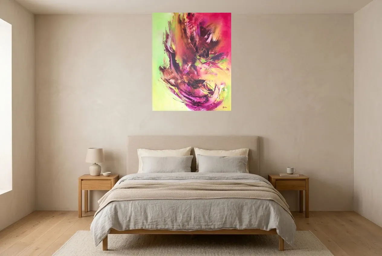 Tableau Abstrait Rose 127 “Éclosion”, peinture originale à l'huile par Régine Gardan, 73 × 91 cm, tableau rose accroché dans une chambre