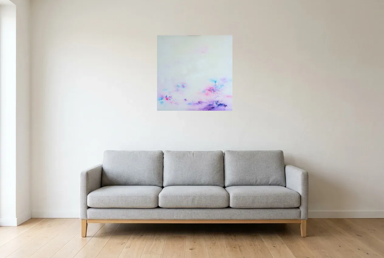 Tableau Abstrait Rose 143 “Mami”, peinture originale à l'huile par Régine Gardan, 60 × 60 cm, tableau rose accroché dans un salon