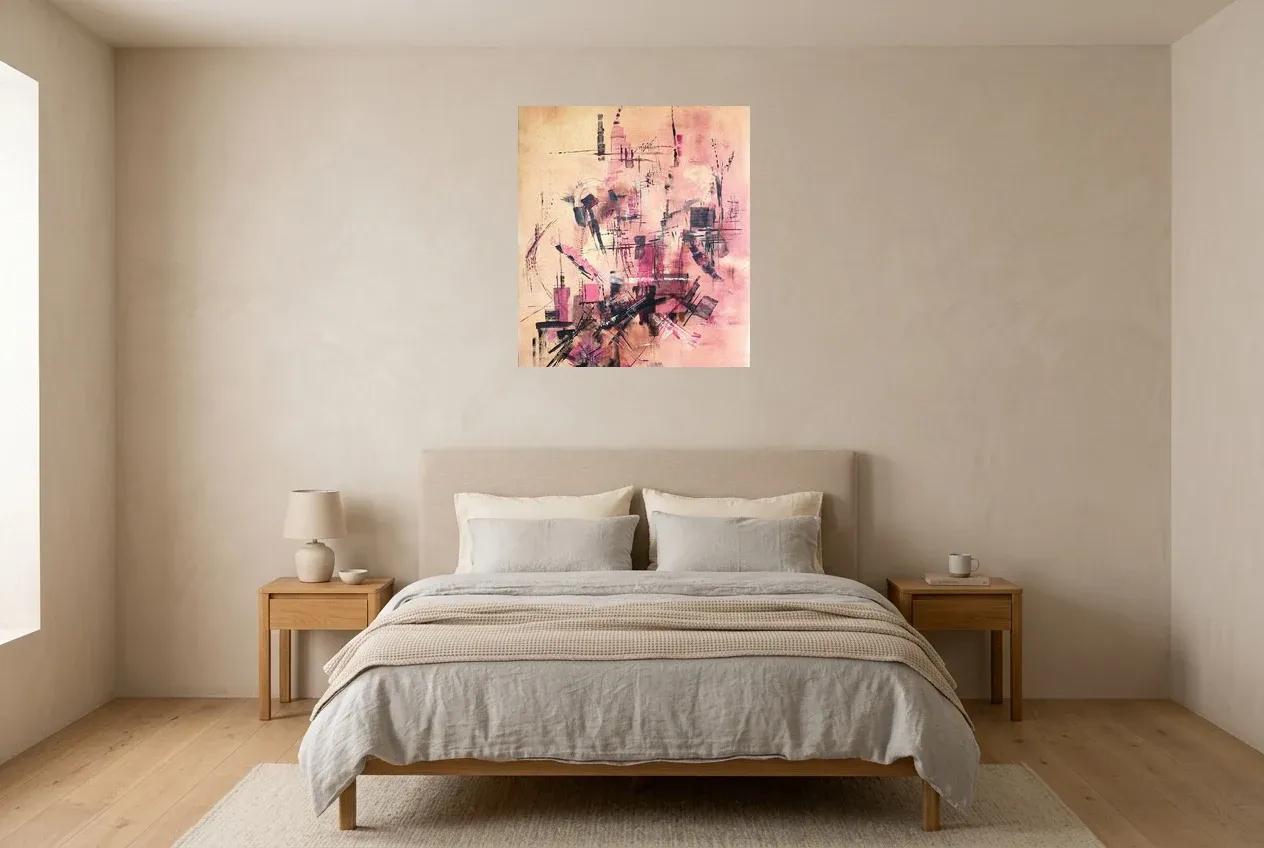 Tableau Abstrait Rose 175 “Résolution”, peinture originale à l'huile par Régine Gardan, 65 × 73 cm, tableau rose accroché dans une chambre