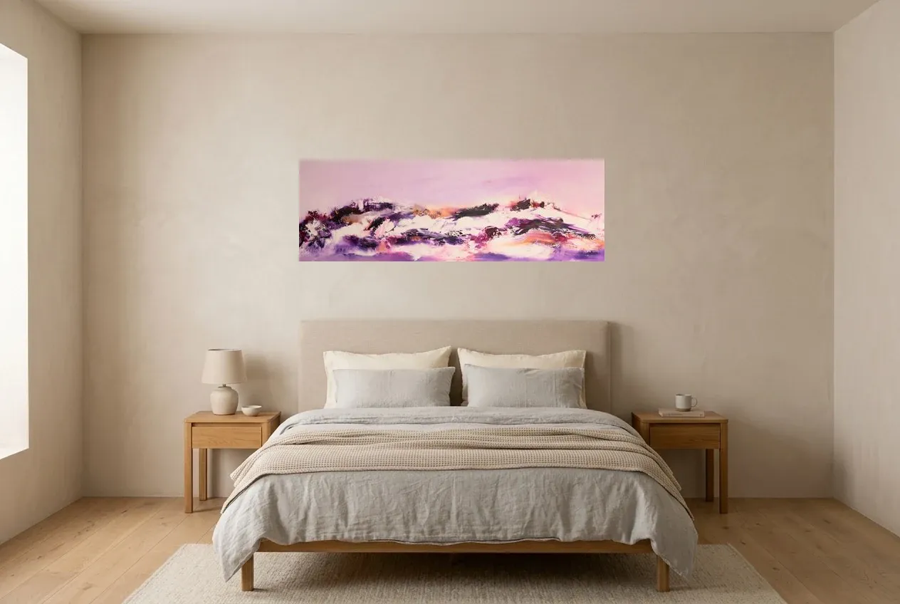 Tableau Abstrait Rose 238 “Tendresse”, peinture originale à l'huile par Régine Gardan, 120 × 40 cm, tableau rose accroché dans une chambre