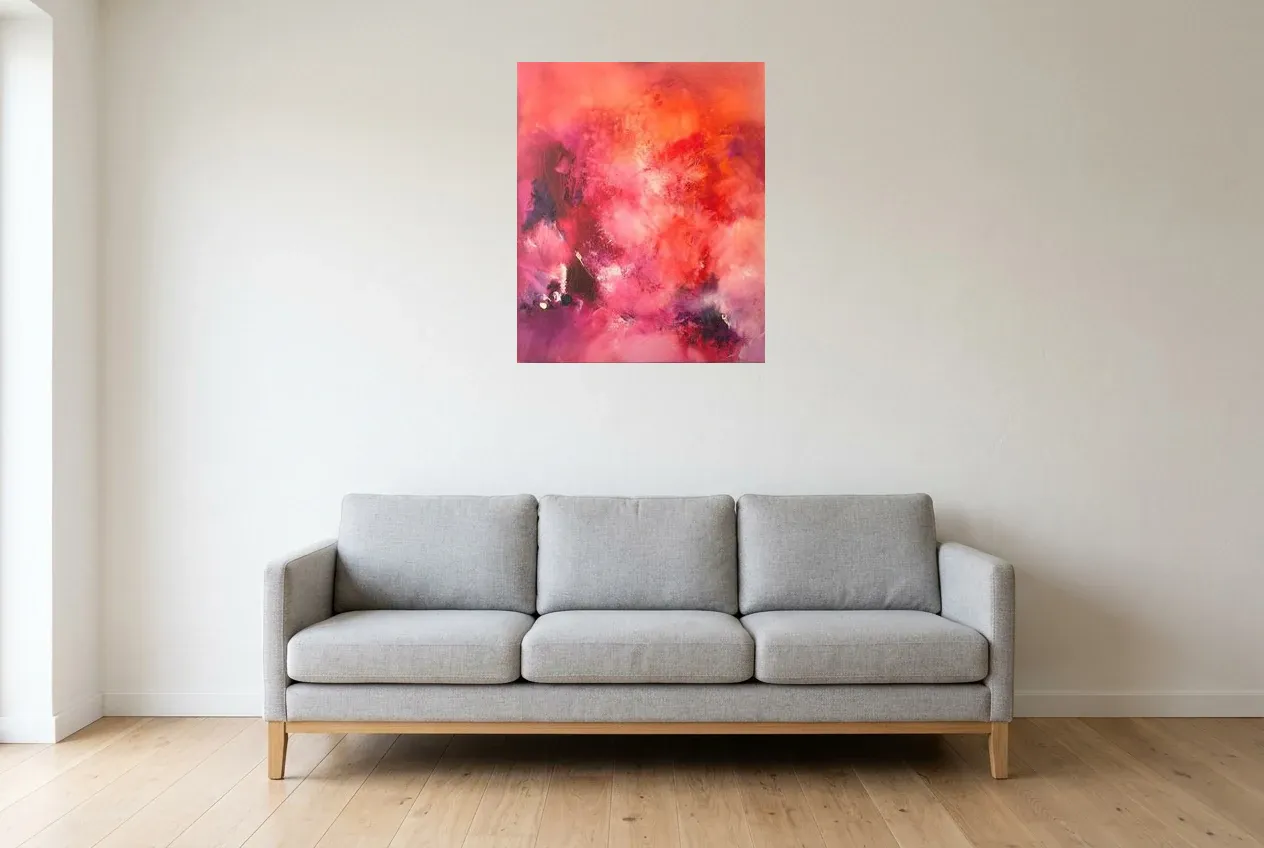Tableau Abstrait Rose 37 “Nostalgie”, peinture originale à l'huile par Régine Gardan, 60 × 73 cm, tableau rose accroché dans un salon