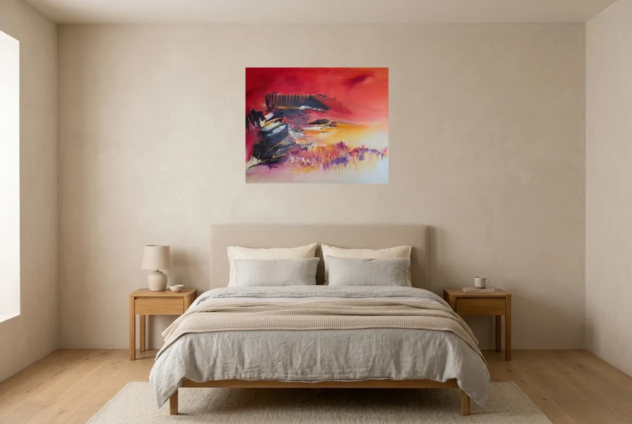 Tableau Abstrait Rouge 120 “Piton De La Fournaise”, peinture originale à l'huile par Régine Gardan, 80 × 65 cm, tableau rouge accroché dans une chambre