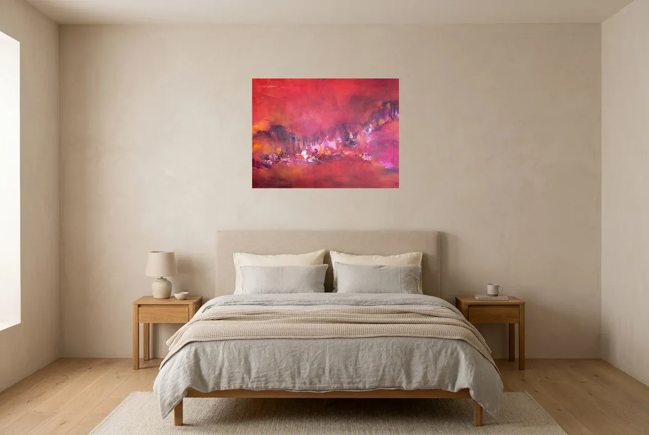 Tableau Abstrait Rouge 132 “Forêt D’espoir”, peinture originale à l'huile par Régine Gardan, 80 × 60 cm, tableau rouge accroché dans une chambre