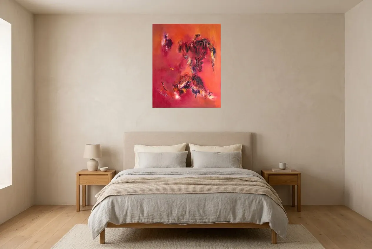 Tableau Abstrait Rouge 216 “Equis”, peinture originale à l'huile par Régine Gardan, 65 × 80 cm, tableau rouge accroché dans une chambre