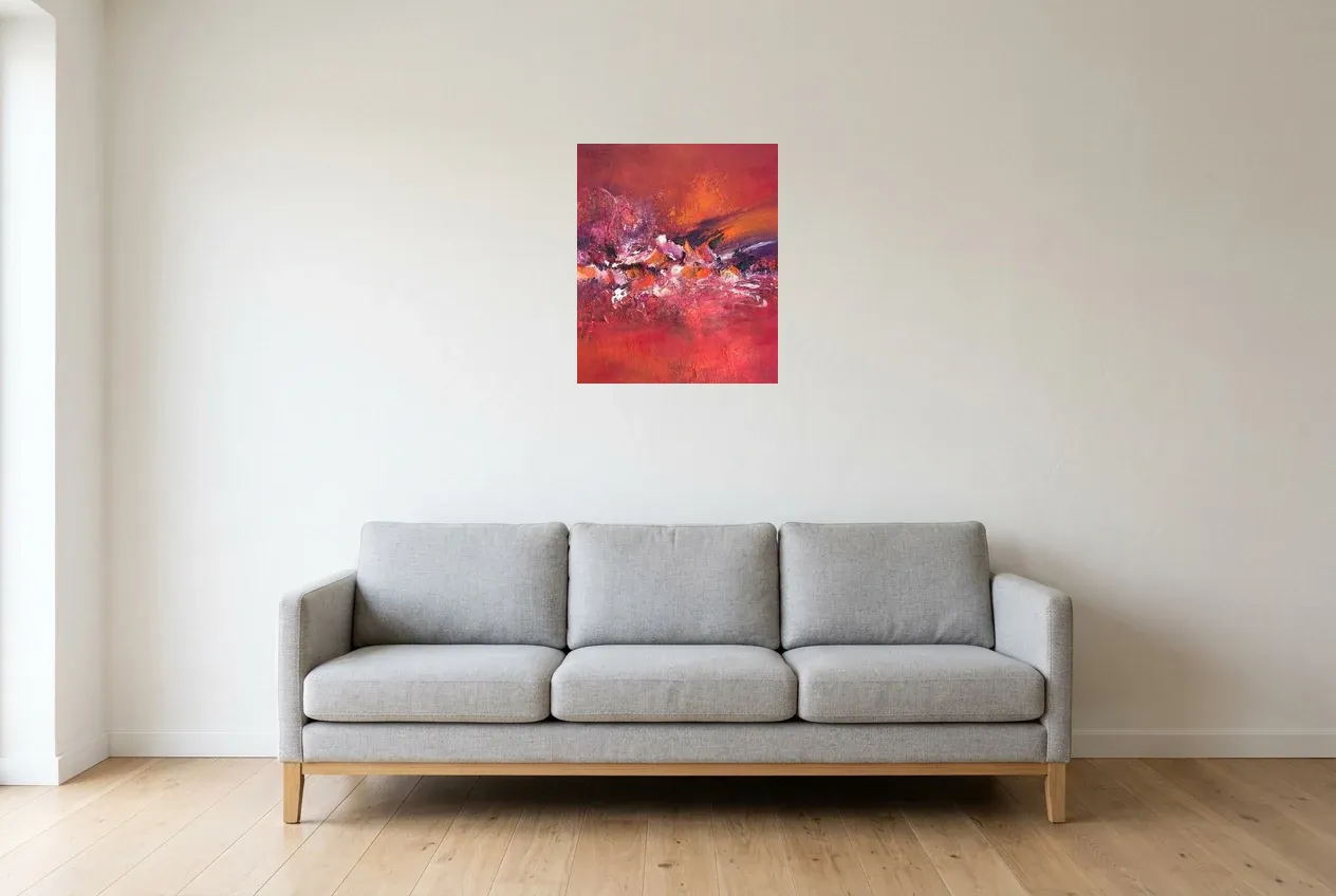 Tableau Abstrait Rouge 219 “Intensité”, peinture originale à l'huile par Régine Gardan, 46 × 55 cm, tableau rouge accroché dans un salon