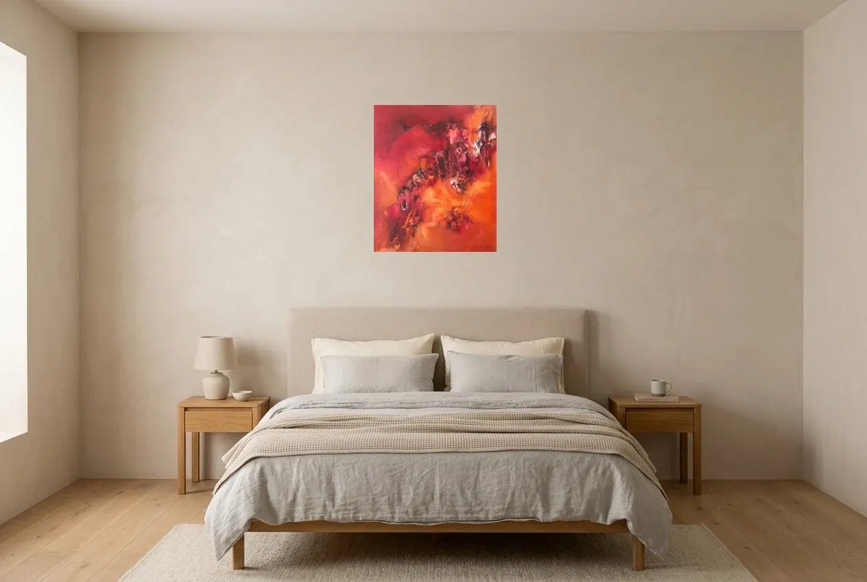 Tableau Abstrait Rouge 25 “Énergie”, peinture originale à l'huile par Régine Gardan, 50 × 60 cm, tableau rouge accroché dans une chambre