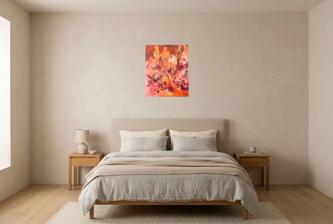 Tableau Abstrait Rouge 6 “Intensité”, peinture originale à l'huile par Régine Gardan, 46 × 55 cm, tableau rouge accroché dans une chambre
