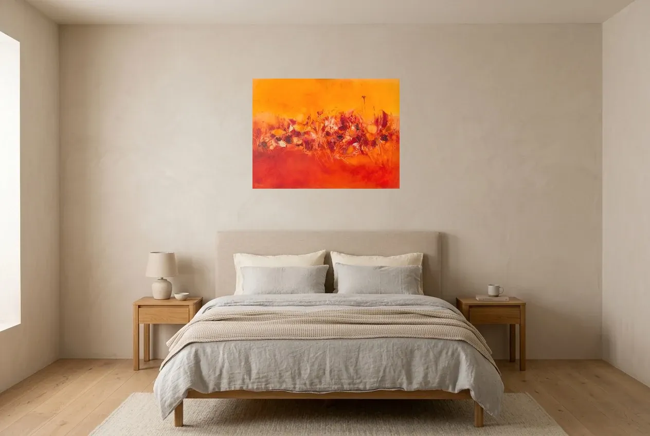 Tableau Abstrait Rouge 94 “Faune et Flore”, peinture originale à l'huile par Régine Gardan, 80 × 60 cm, tableau rouge accroché dans une chambre