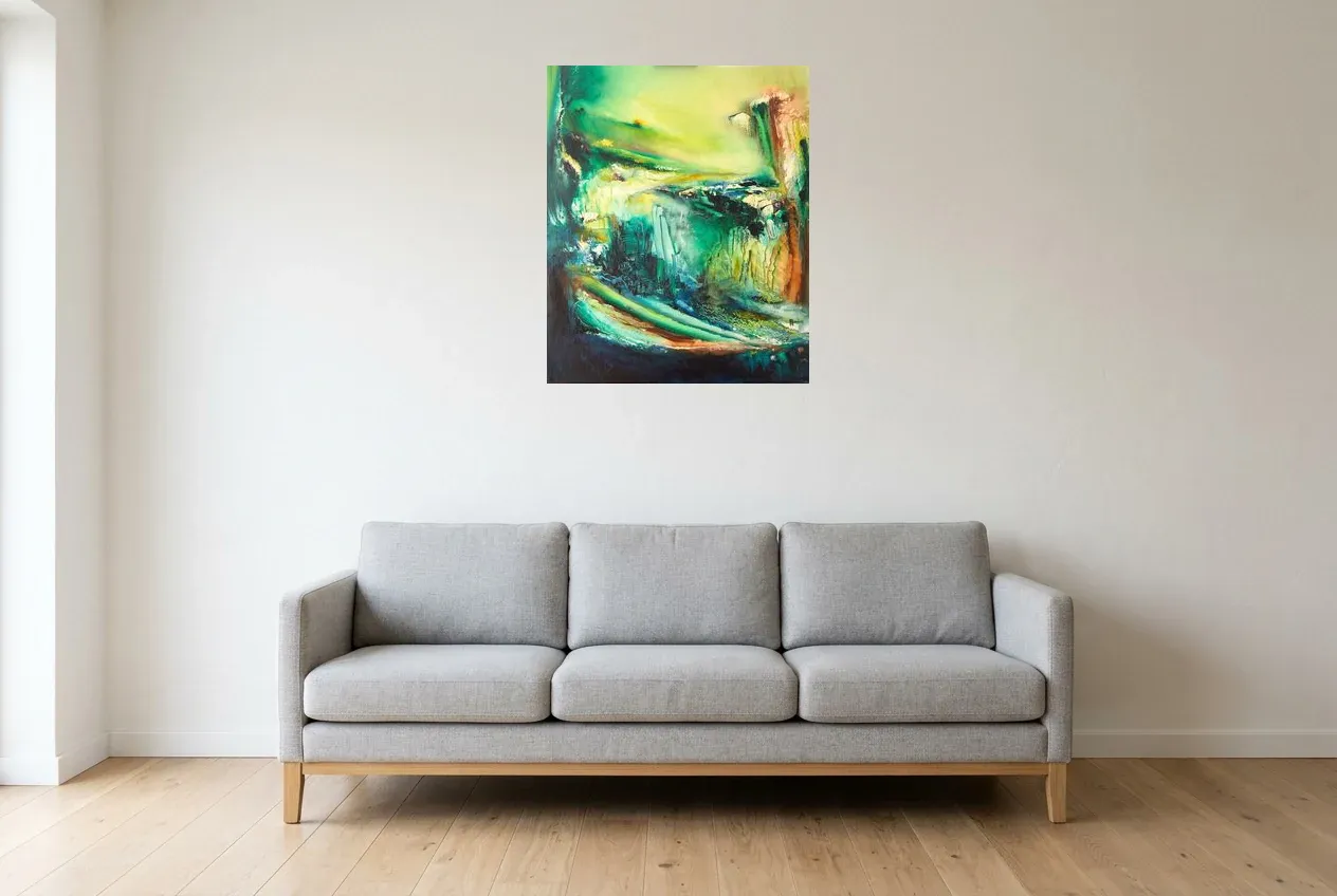 Tableau Abstrait Vert 45 “Jungle”, peinture originale à l'huile par Régine Gardan, 60 × 73 cm, tableau vert accroché dans un salon