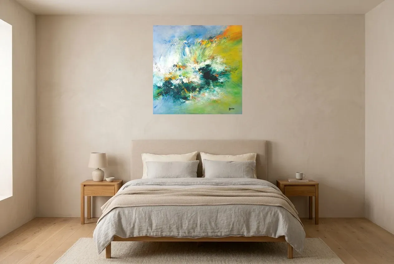Tableau Abstrait Vert 7 “Éclaboussure Végétal”, peinture originale à l'huile par Régine Gardan, 80 × 80 cm, tableau vert accroché dans une chambre
