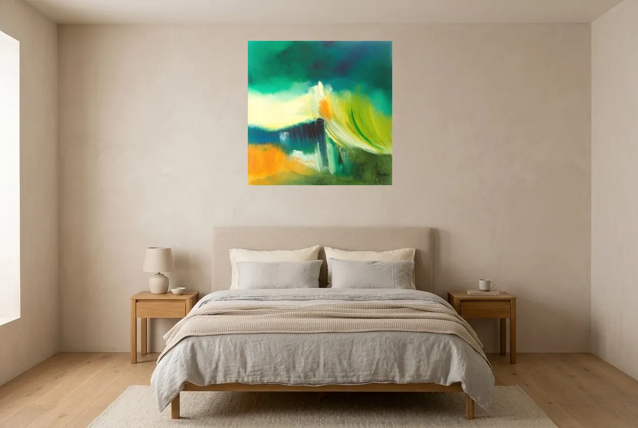 Tableau Abstrait Vert 73 “Envol”, peinture originale à l'huile par Régine Gardan, 80 × 80 cm, tableau vert accroché dans une chambre