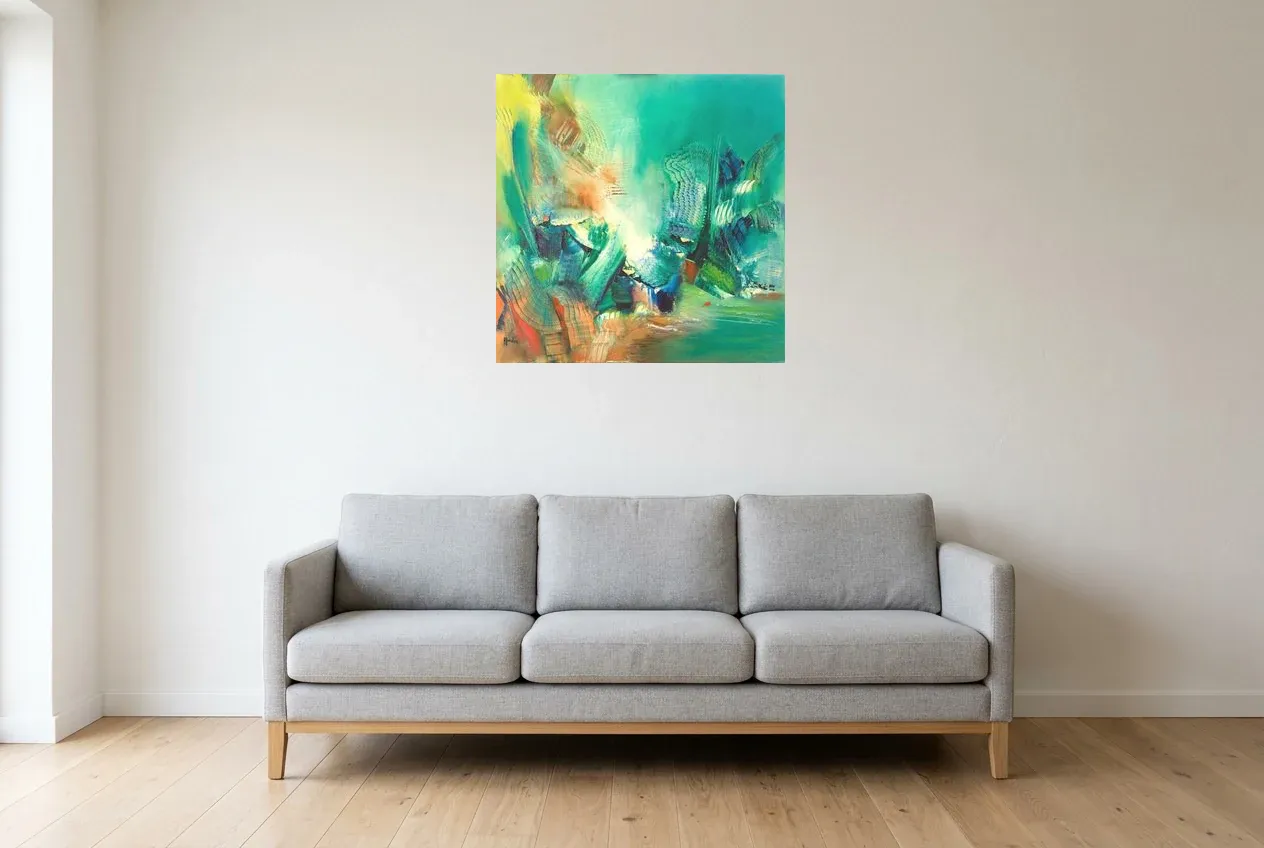 Tableau Abstrait Vert 79 “Vibration”, peinture originale à l'huile par Régine Gardan, 70 × 70 cm, tableau vert accroché dans un salon