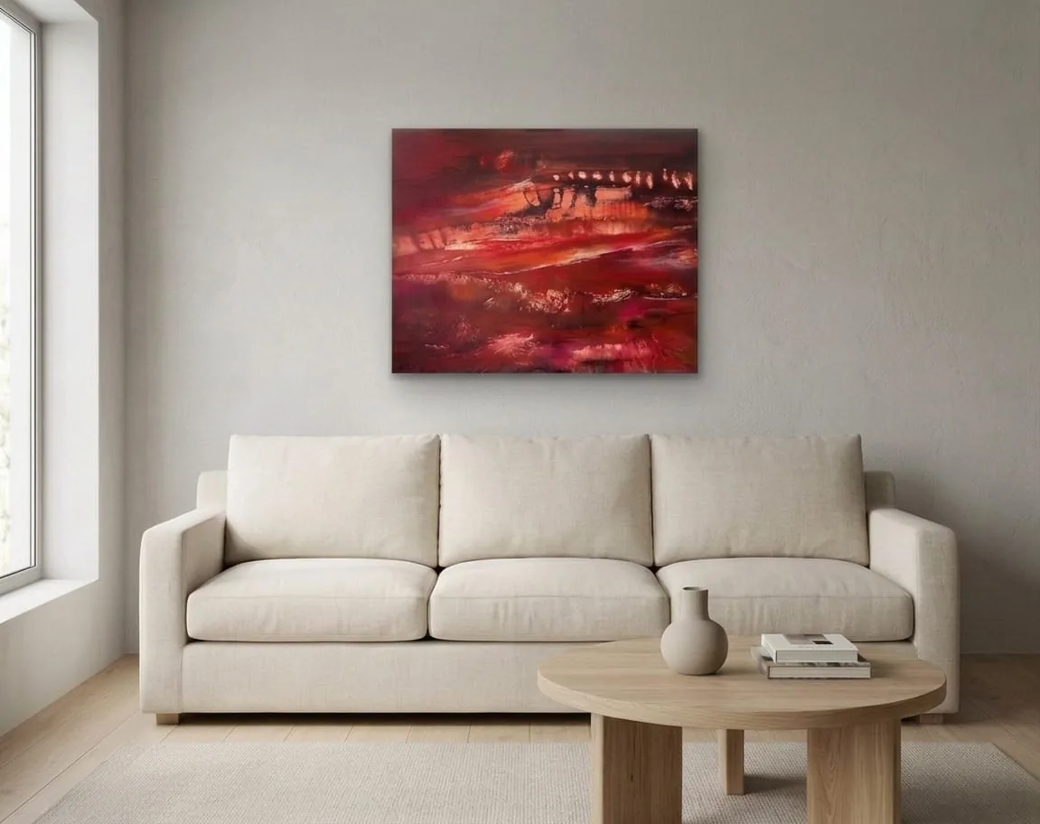 Tableau abstrait rouge Caverne mis en scène dans un espace d'accueil